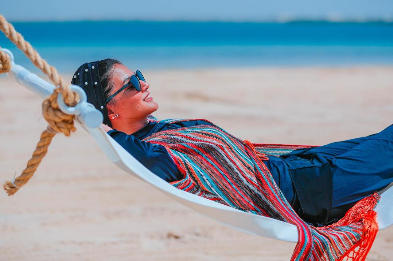 Bay La Sun Hotel And Marina - Emaar King Abdullah Economic City Екстериор снимка A woman relaxing in a hammock