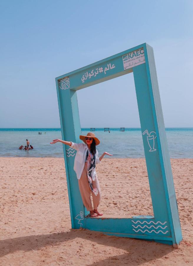 Bay La Sun Hotel And Marina - Emaar King Abdullah Economic City Екстериор снимка A tourist at the beach