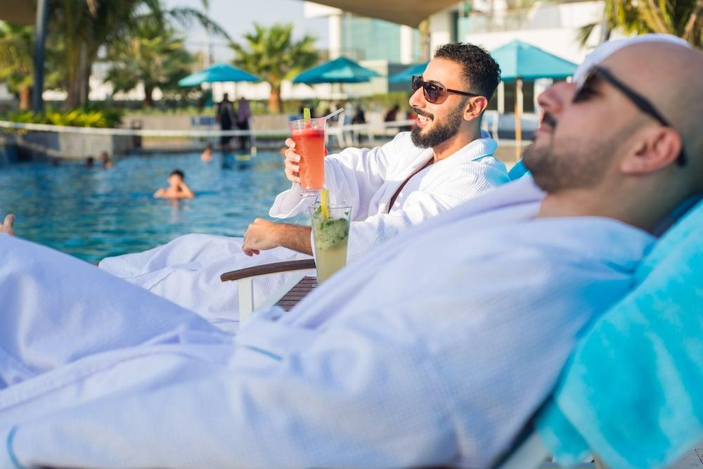 Bay La Sun Hotel And Marina - Emaar King Abdullah Economic City Екстериор снимка Pool at the hotel