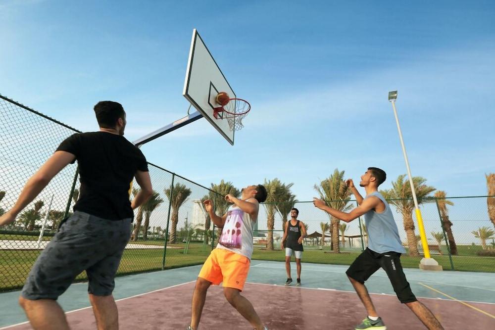 Bay La Sun Hotel And Marina - Emaar King Abdullah Economic City Екстериор снимка Basketball in Al-Shaab