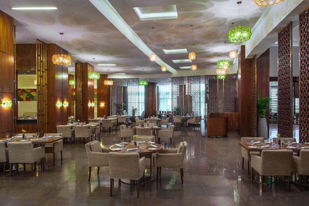 Bay La Sun Hotel And Marina - Emaar King Abdullah Economic City Екстериор снимка The restaurant